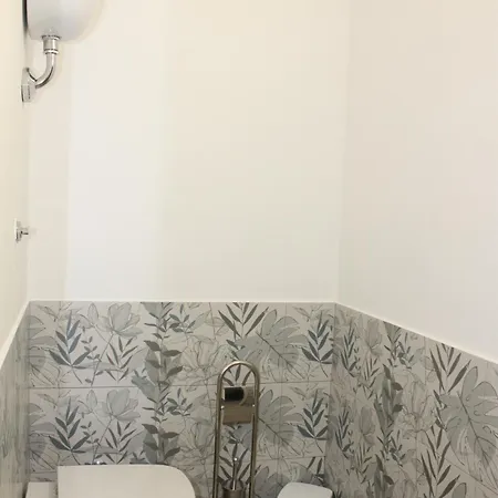 住宿加早餐酒店 Sapri 拉默齐亚泰尔默