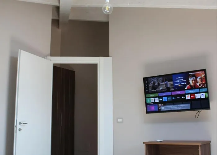 לינה וארוחת בוקר Sapri 4*