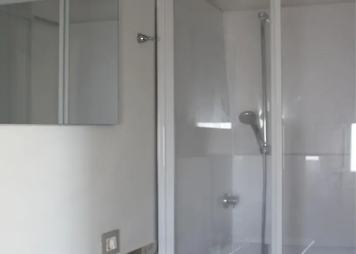 לינה וארוחת בוקר Sapri 4*