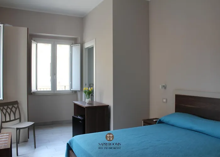 לינה וארוחת בוקר Sapri 4*